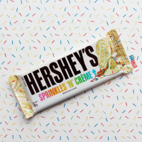 Hershey's Sprinkles 'N' Creme Chocolate Bar - Delicious 39g Treat!