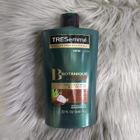 Tresemme Botanique Nourish and Replenish with Coconut Oil and Aloe Vera - Deep Hydration and Revitalization for Healthy and Beautiful Hair