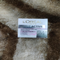 L'Oreal Paris Triple Active 24h Hydration Day Moisturiser Dry & Sensitive Skin